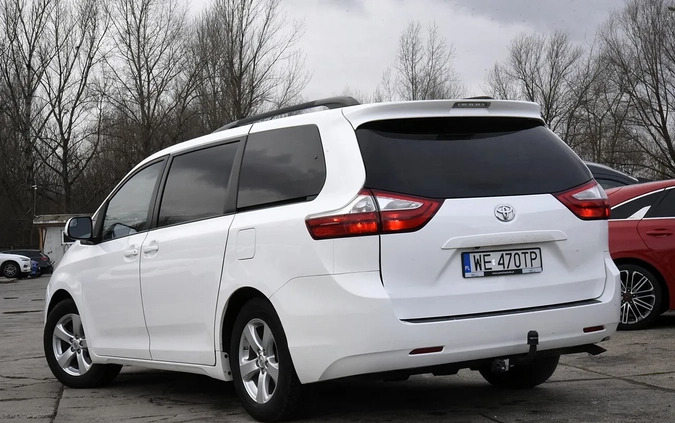 Toyota Sienna cena 97999 przebieg: 133900, rok produkcji 2015 z Sulejówek małe 352